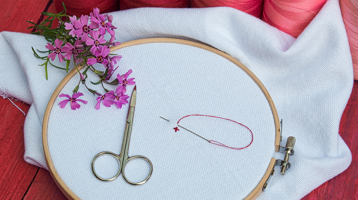 Sewing tools with pink flowers
